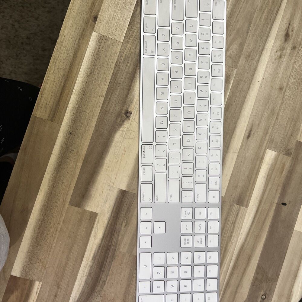 Apple A1843 Wireless Rechargeable Bluetooth Magic Keyboard With Numeric Keypad O